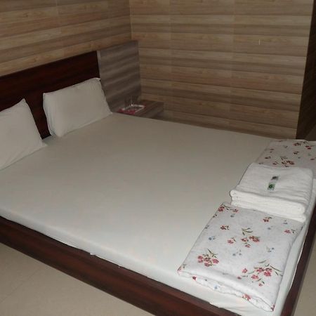 Hotel Madhusudan Dwārka Екстериор снимка