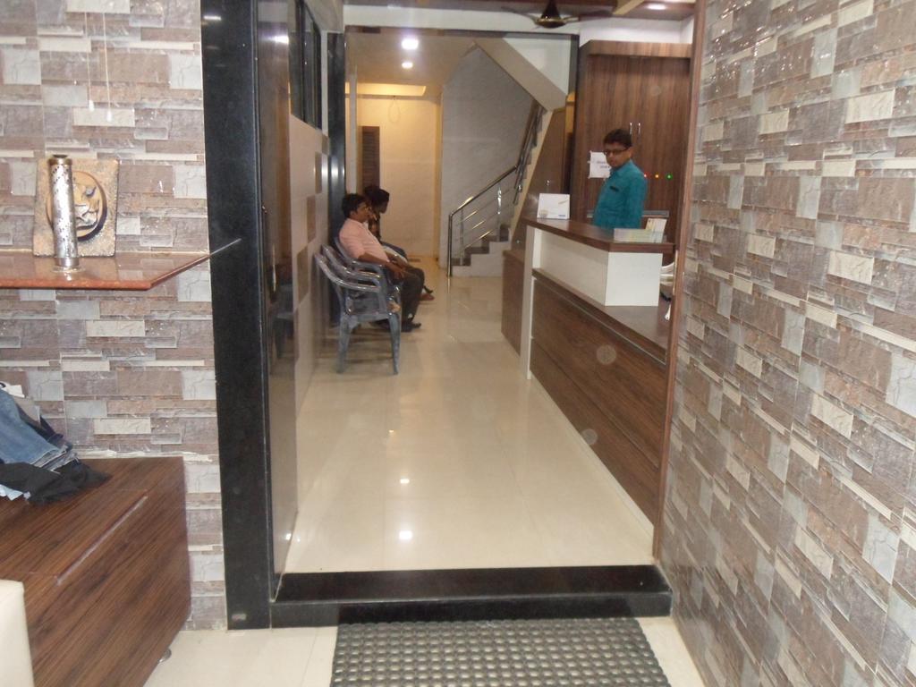 Hotel Madhusudan Dwārka Екстериор снимка