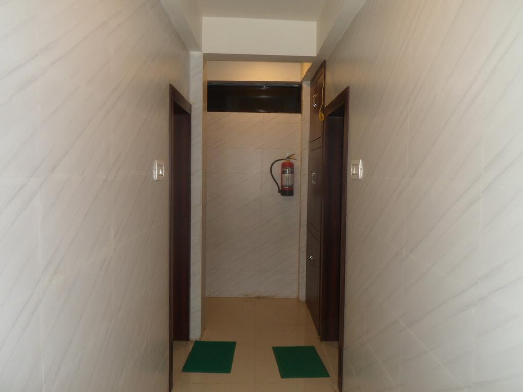 Hotel Madhusudan Dwārka Екстериор снимка