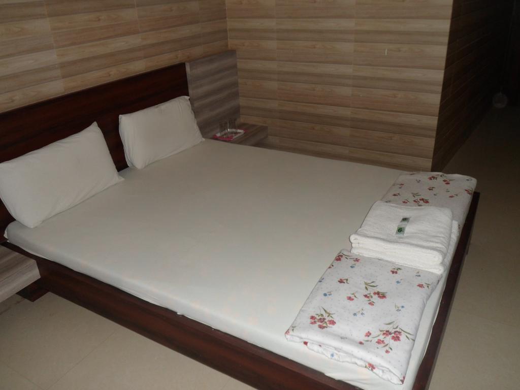Hotel Madhusudan Dwārka Екстериор снимка