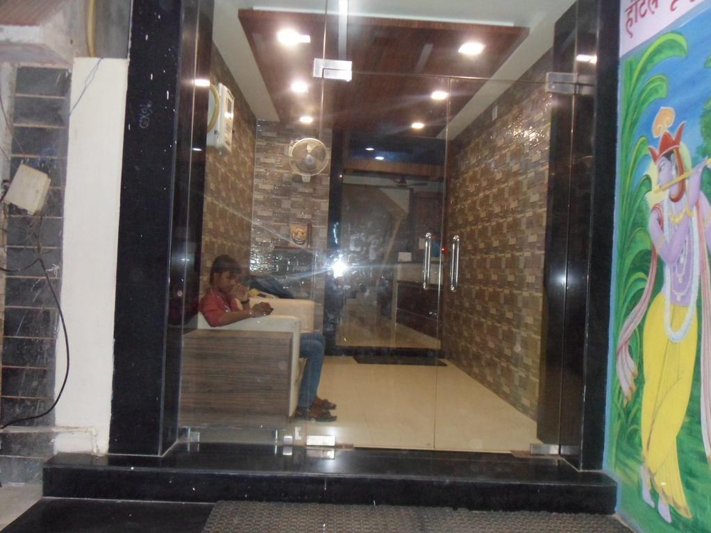 Hotel Madhusudan Dwārka Екстериор снимка