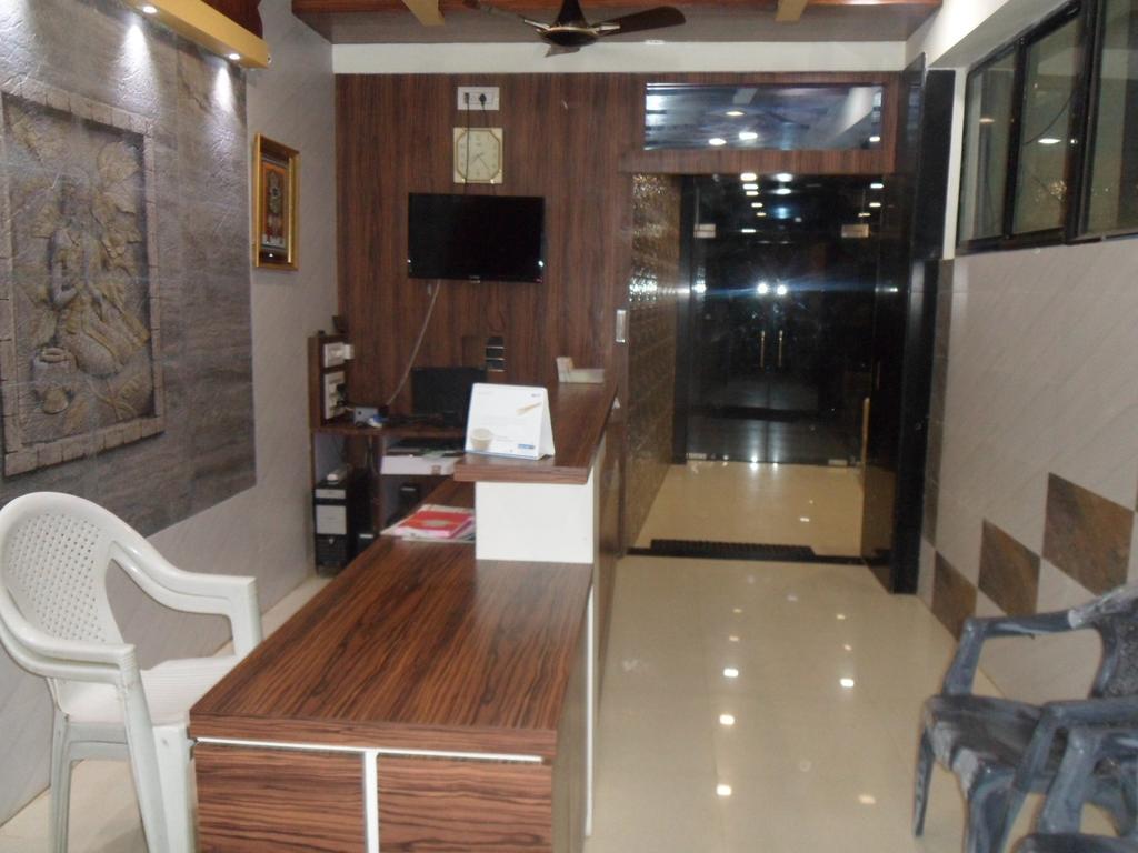 Hotel Madhusudan Dwārka Екстериор снимка